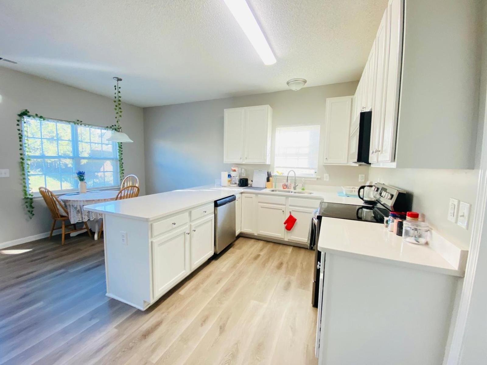 Spacious Room With Shared Bathroom Raleigh Exterior foto